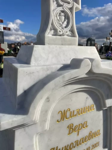 Уход за мраморным памятником
